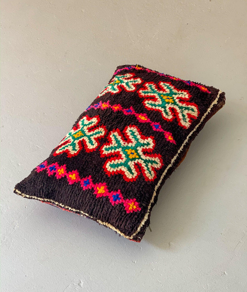Kalaat M'Gouna's Symbolic Vintage Pillow - Salam Hello